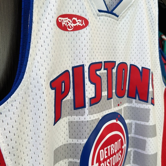 Detroit Pistons Mitchell & Ness x Tats Cru Hardwood Classics Fashion Jersey - Picture 4 of 7